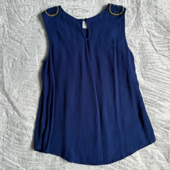 EUC!🤩 Signature Studio Royal Blue Embroidered Blouse - Picture 6 of 6